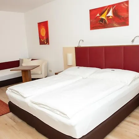 Gaestehaus Schuetz Nocleg ze śniadaniem 3*