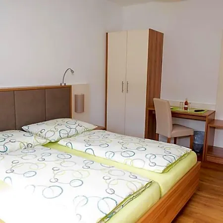 Gaestehaus Schuetz Nocleg ze śniadaniem 3*
